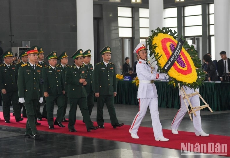 Đoàn Đảng ủy, Bộ Tư lệnh Bộ đội Biên phòng viếng Tổng Bí thư Nguyễn Phú Trọng. (Ảnh: Nhandan.vn)