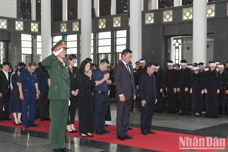 Đoàn Cộng đồng người Việt Nam ở Liên bang Nga viếng Tổng Bí thư Nguyễn Phú Trọng. (Ảnh: Nhandan.vn)