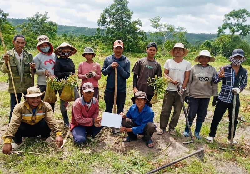  Nắng hạn kéo dài, mùa mưa đến muộn với nhiều năm trước nên công tác trồng rừng triển khai đạt kết quả thấp