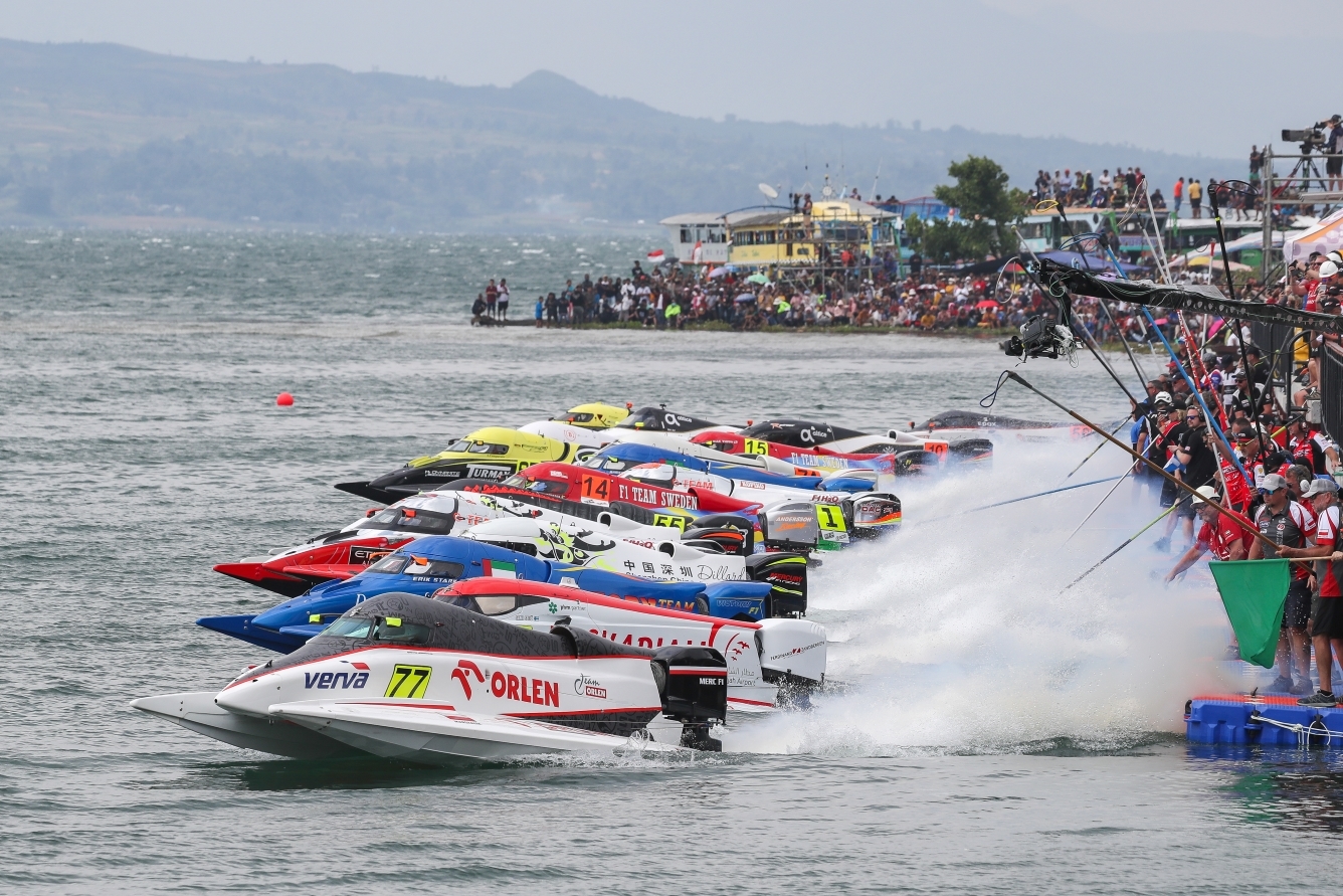 Giải đua thuyền máy nhà nghề quốc tế UIM F1H20 và UIM-ABP AQUABIKE Bình Định Grand Prix 2024 (Grand Prix Bình Ðịnh 2024) hấp dẫn du khách