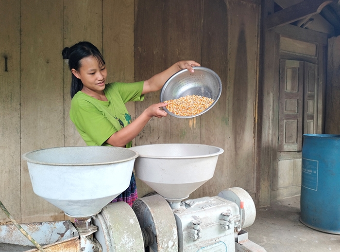 Đời sống của bà con người Mông ở bản Suối Tôn đã văn minh, sung túc hơn khi quyết đầy lùi hủ tục 