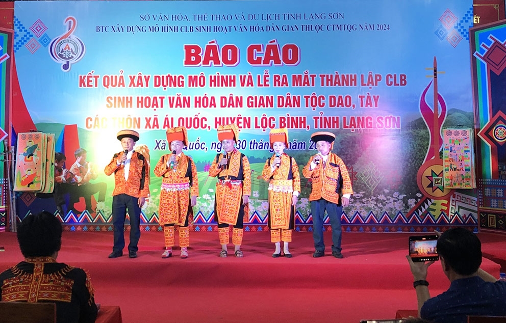 Tiết mục biểu diễn của đồng bào dân tộc Dao tại lễ ra mắt câu lạc bộ văn hóa dân gian dân tộc Dao, Tày xã Ái Quốc