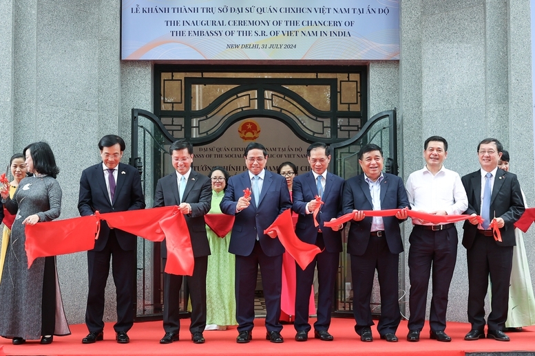 Thủ tướng Chính phủ Phạm Minh Chính và Đoàn công tác đã dự lễ khánh thành trụ sở Đại sứ quán Việt Nam tại Ấn Độ ở thủ đô New Delhi - Ảnh: VGP/Nhật Bắc