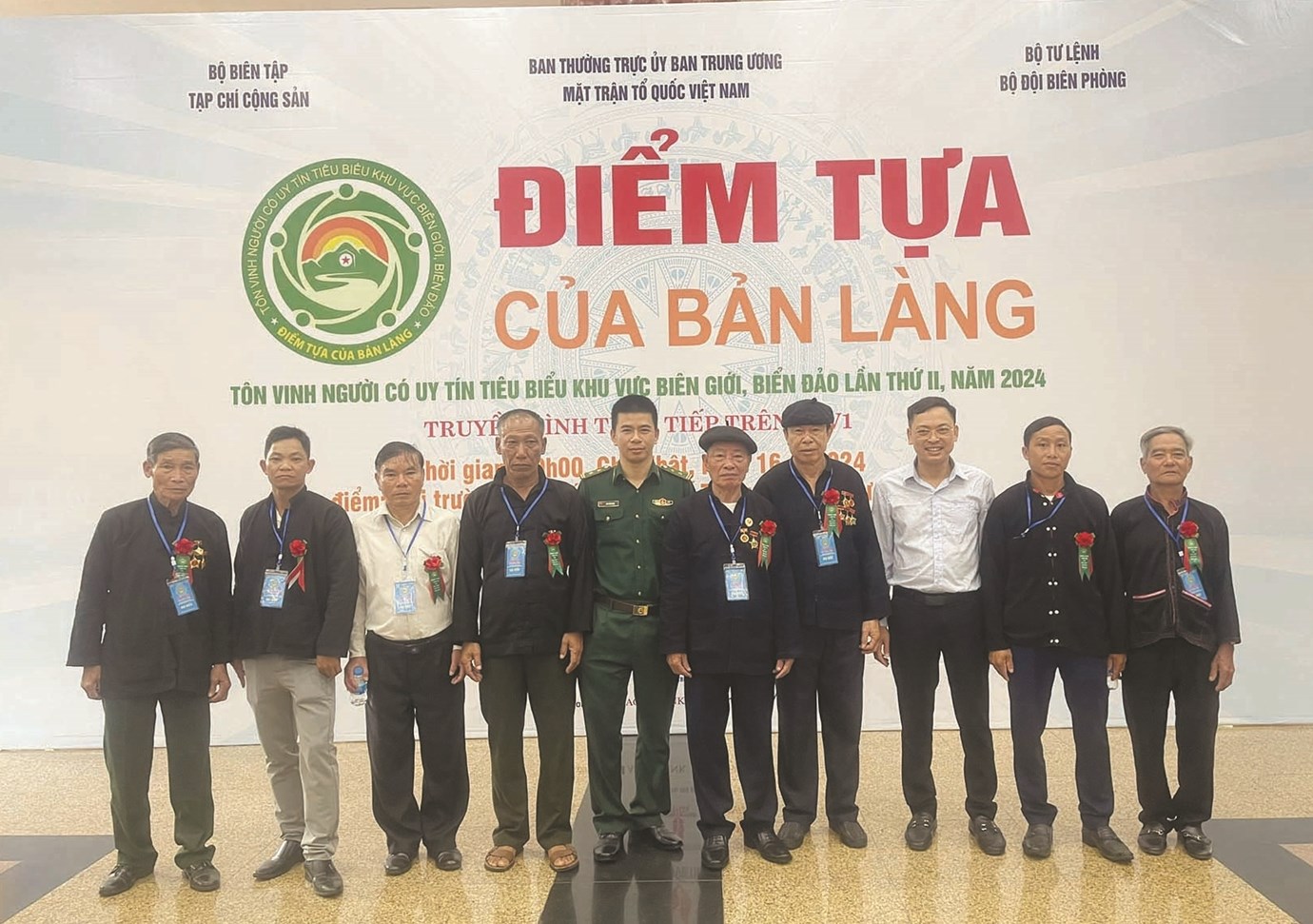 Đoàn Người có uy tín tiêu biểu tỉnh Điện Biên tham dự chương trình “Điểm tựa của bản làng lần thứ 2 năm 2024”