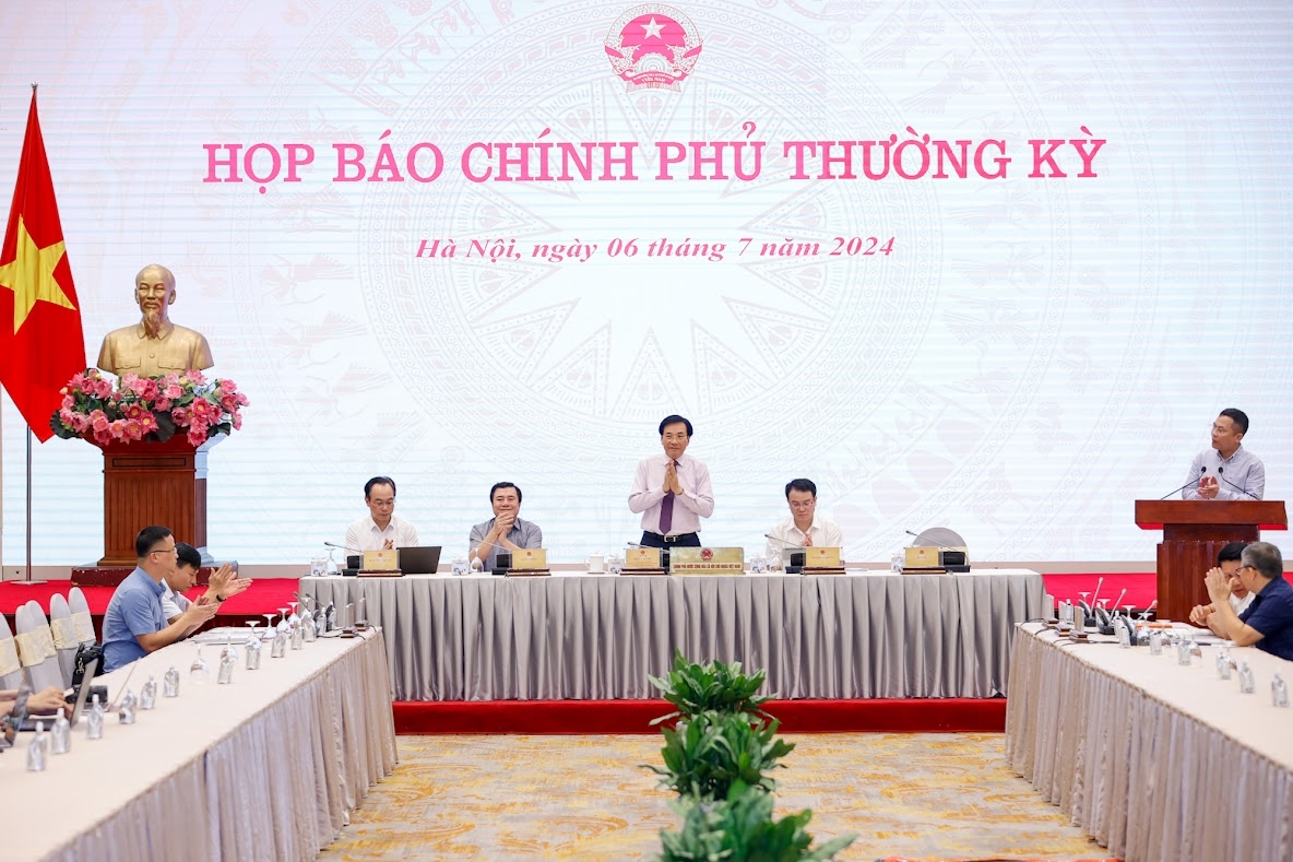 Quang cảnh phiên họp