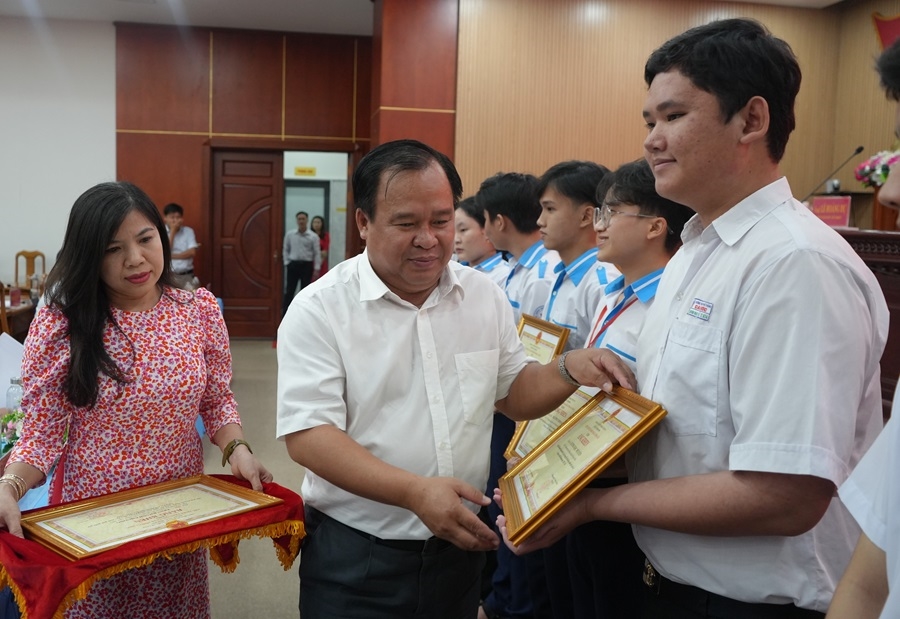 (BÀI CHUYÊN ĐỀ) Hướng tới Đại hội đại biểu các DTTS tỉnh Cà Mau lần thứ IV năm 2024: Định hướng mục tiêu phát triển toàn diện vùng DTTS 3