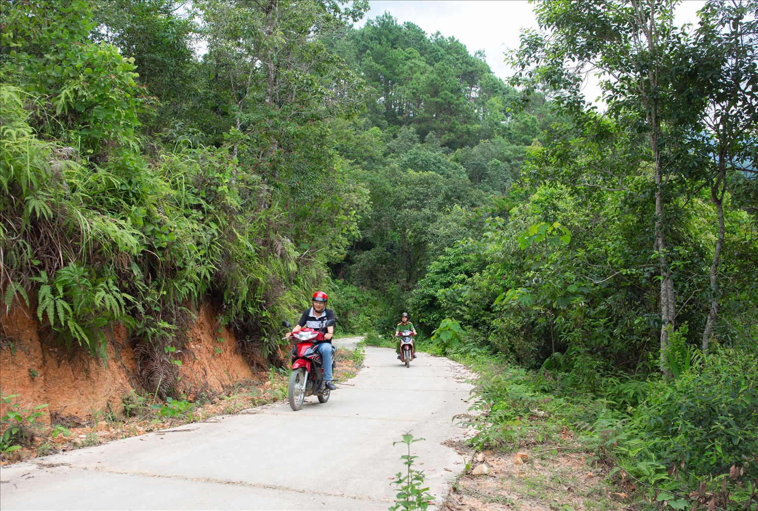 Cuối năm 2023, nhờ nguồn vốn từ Chương trình MTQG con đường bê tông dẫn về thôn Nà Ván được đầu tư xây dựng.