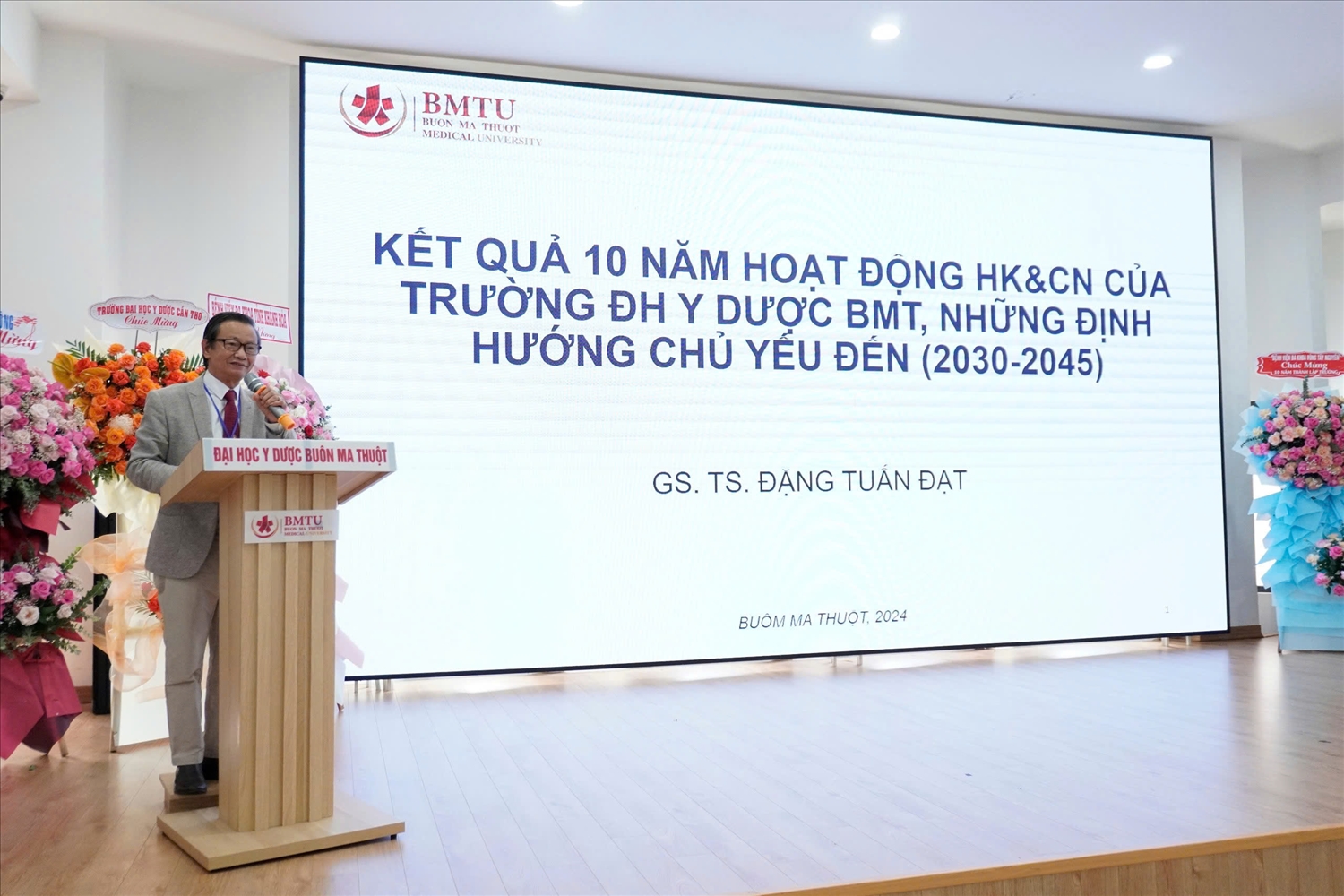 GS.TS. Nhà giáo ưu tú Đặng Tuấn Đạt - Chủ tịch Hội đồng Trường chia sẻ về thành tựu 10 năm nghiên cứu khoa học