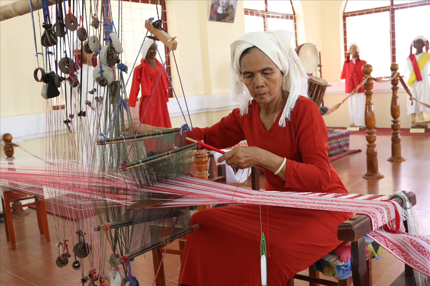 Đồng bào Chăm huyện Ninh Phước đang chung sức chung lòng bảo vệ các giá trị văn hóa truyền thống của dân tộc.