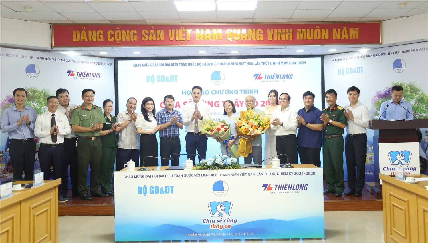 (Tin) Tìm kiếm và tôn vinh các thầy cô giáo dạy học sinh DTTS 2