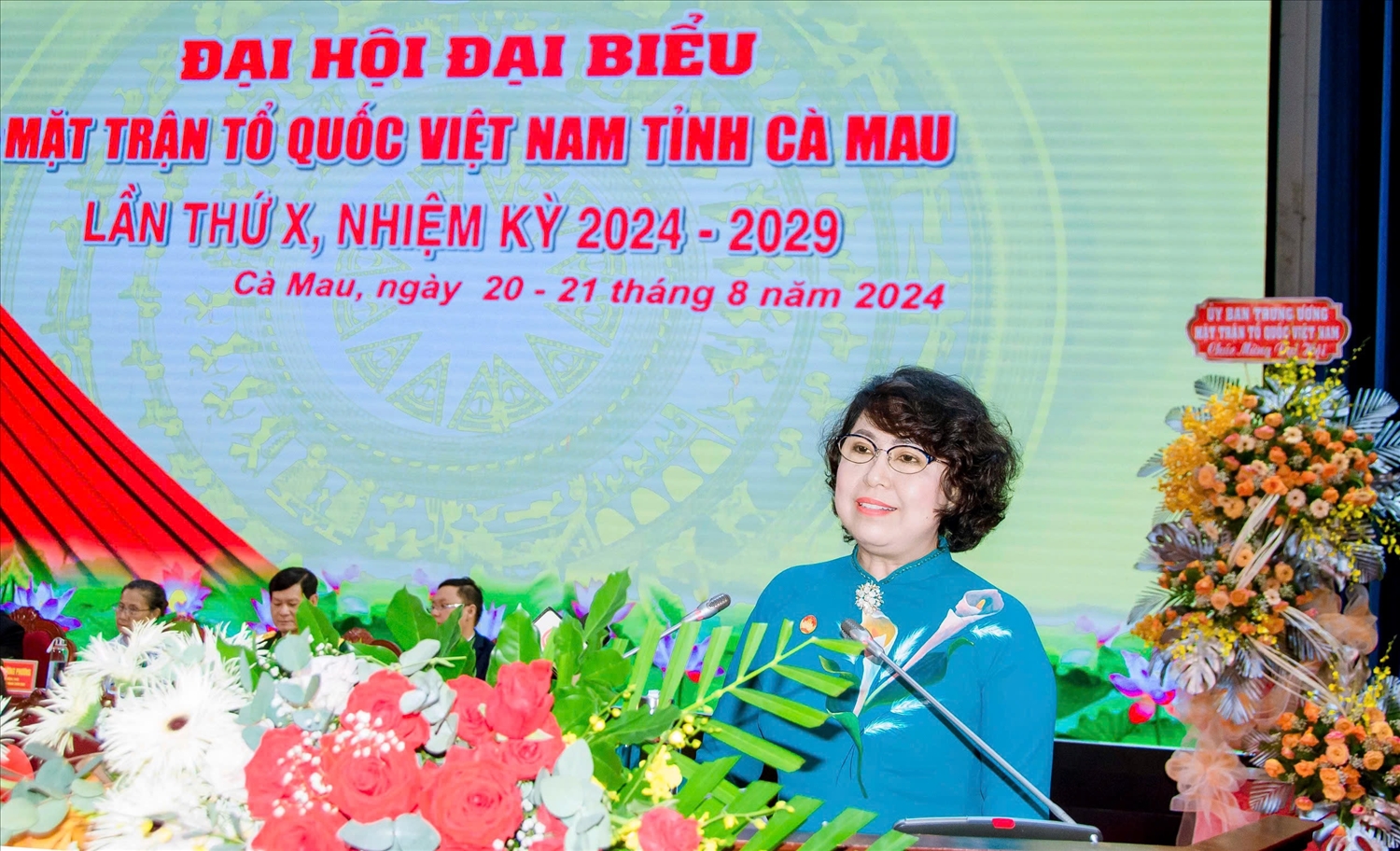 Bà Tô Thị Bích Châu, Phó Chủ tịch Ủy ban MTTQ Việt Nam phát biểu chỉ đạo tại Đại hội Uỷ Ban MTTQ Việt Nam tỉnh Cà Mau lần thứ X