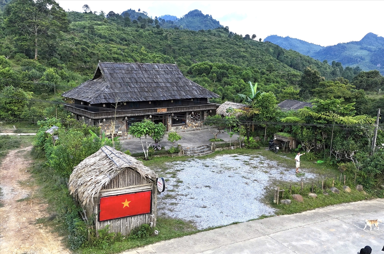 Tại homestay Bản Mới, thôn Bản Mới, xã Suối Giàng cũng đã trang trí chuẩn bị để đón các du khách