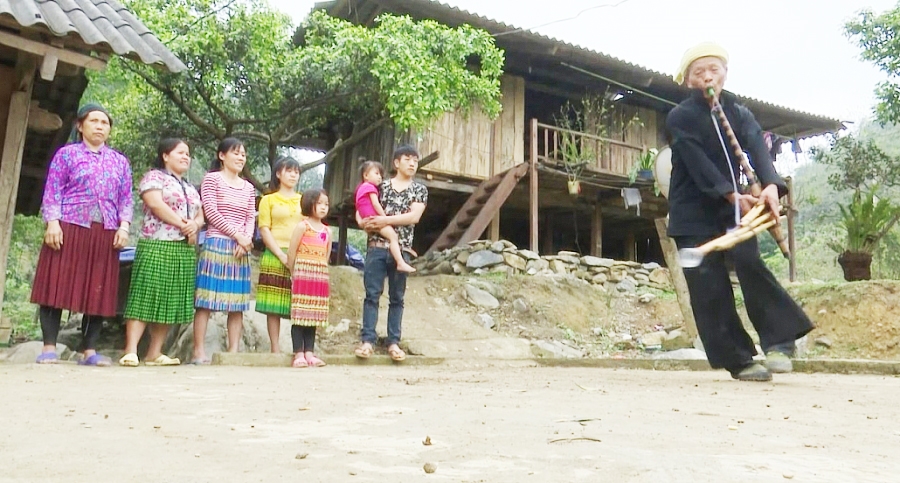 (BÁO IN) Phát huy di sản khèn Mông