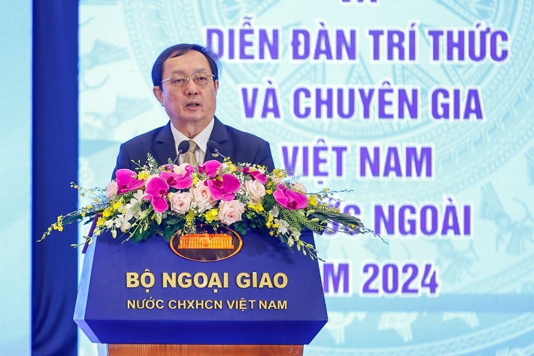 Tham luận của Bộ trưởng Bộ Khoa học và Công nghệ Huỳnh Thành Đạt về “Chiến lược phát triển khoa học công nghệ và đổi mới sáng tạo đến năm 2030 phục vụ yêu cầu phát triển của đất nước và đề xuất về sự tham gia của kiều bào” - Ảnh: VGP/Nhật Bắc