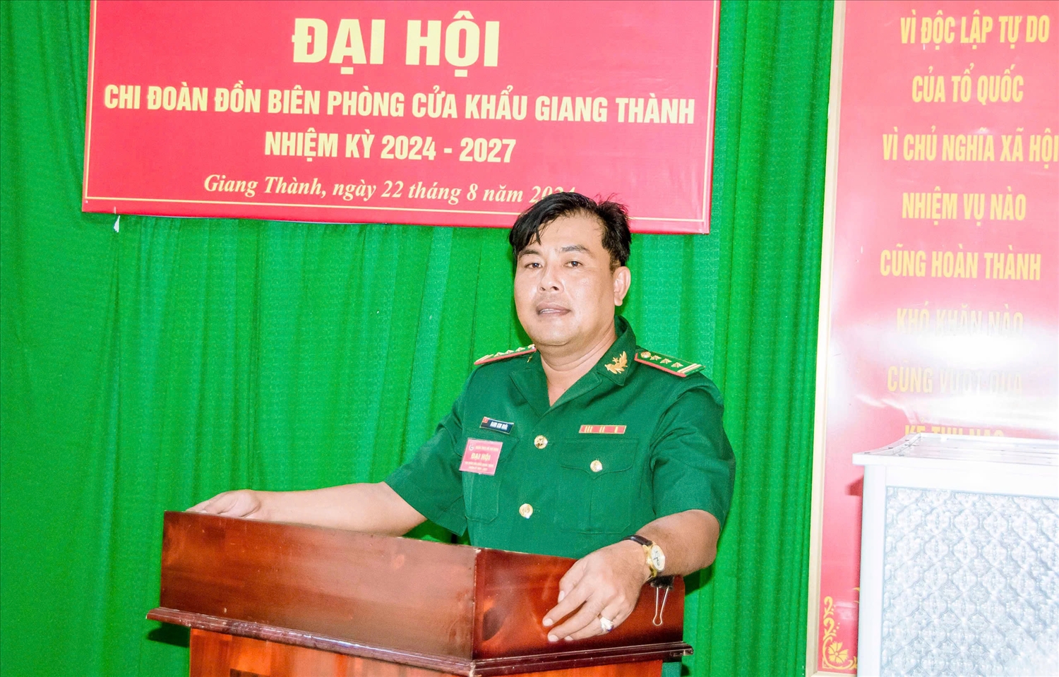 Thượng tá Danh Kim Huol, Chính trị viên Đồn Biên phòng Cửa khẩu Giang Thành, BĐBP tỉnh Kiên Giang phát biểu tại Đại hội