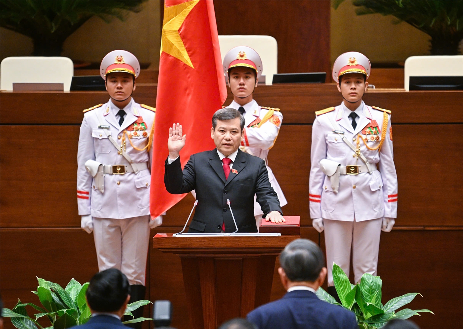 Chánh án Tòa án nhân dân tối cao Lê Minh Trí làm lễ tuyên thệ