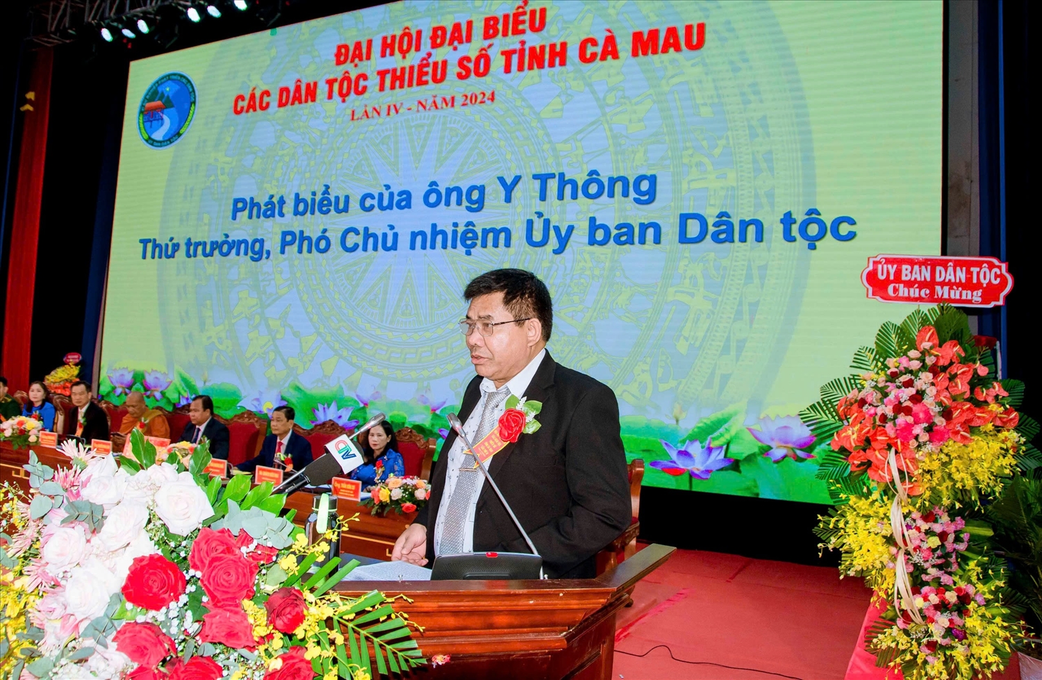 Thứ trưởng, Phó Chủ nhiệm Ủy ban Dân tộc Y Thông phát biểu chỉ đạo tại Đại hội