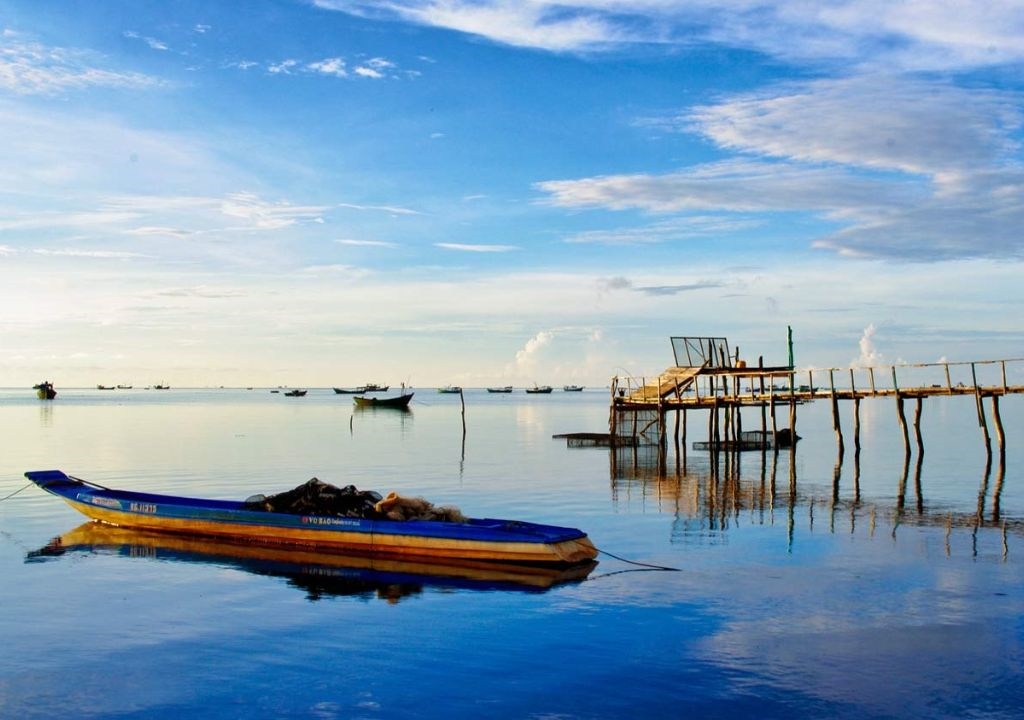 Khoảnh khắc bình minh tuyệt đẹp ở Làng chài Hàm Ninh. 