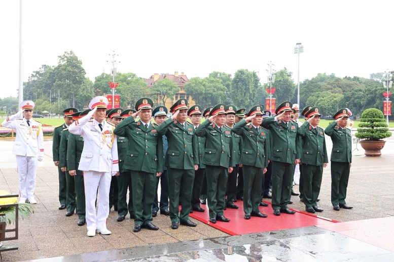 Đoàn đại biểu Quân uỷ Trung ương - Bộ Quốc phòng thành kính tưởng nhớ Chủ tịch Hồ Chí Minh