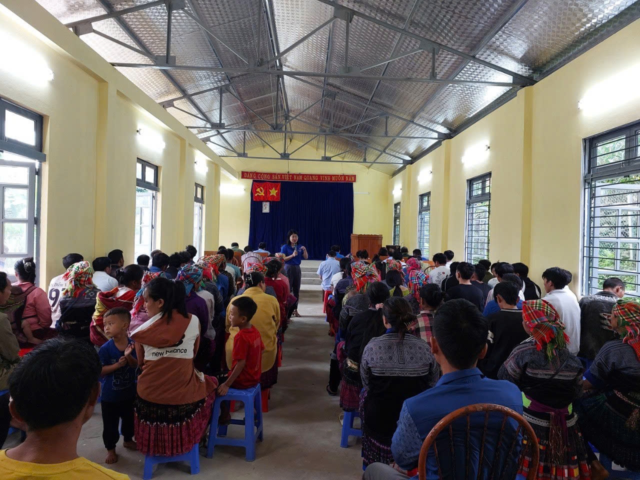 Cấp ủy chính quyền, địa phương tuyên truyền rộng rãi đến toàn thể nhân dân và gia đình có con em lấy chồng Trung Quốc. (Ảnh: CALC)