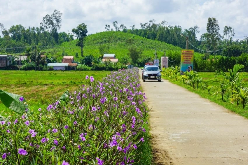 Chương trình MTQG xây dựng NTM đã làm thay đổi diện mạo nông thôn, miền núi tỉnh Quảng Nam. Nhưng khi áp dụng Bộ tiêu chí mới, nhiều xã đã “rớt” chuẩn NTM. Ảnh: NT