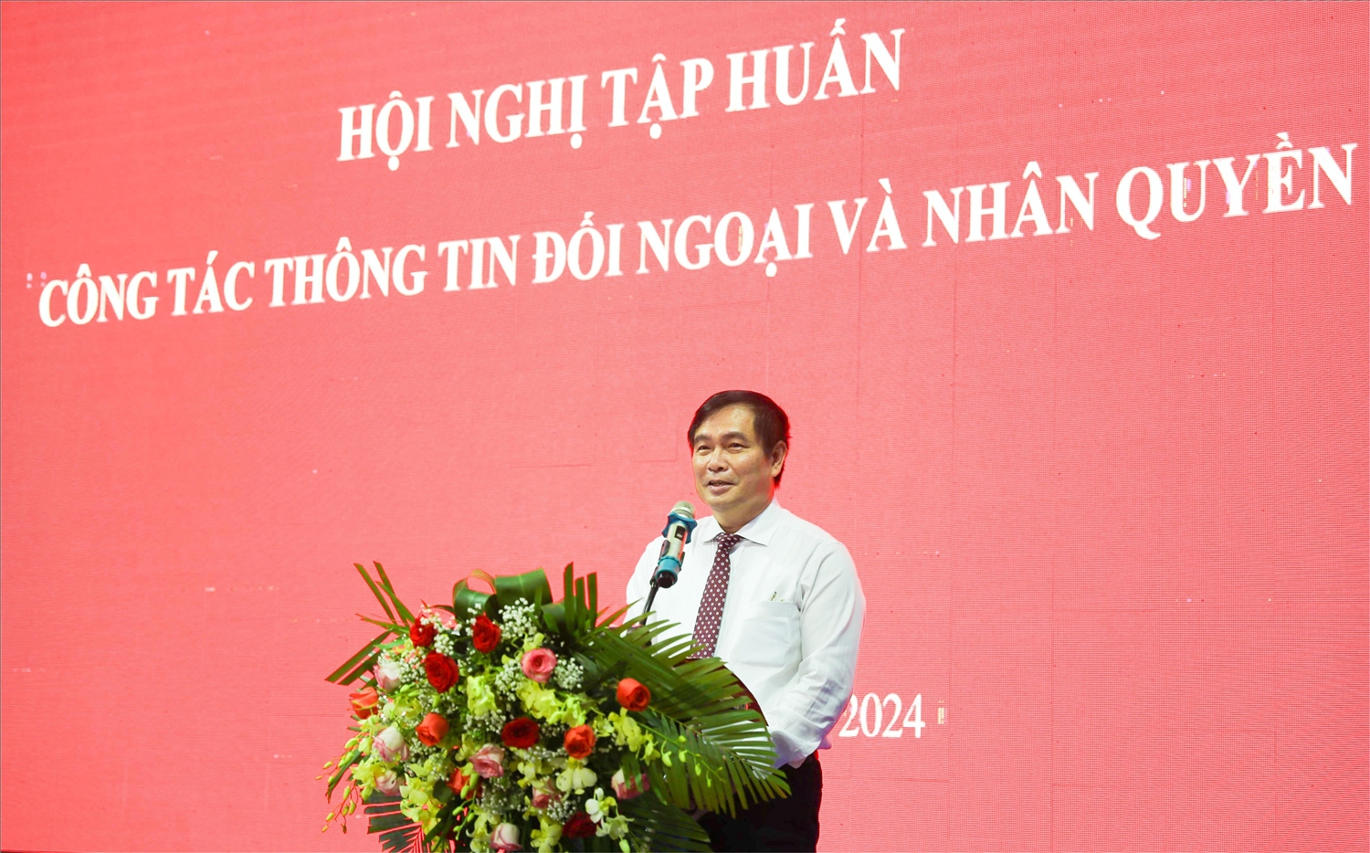 Ông Phan Xuân Thủy, Phó Trưởng Ban Tuyên giáo Trung ương phát biểu tại Hội nghị