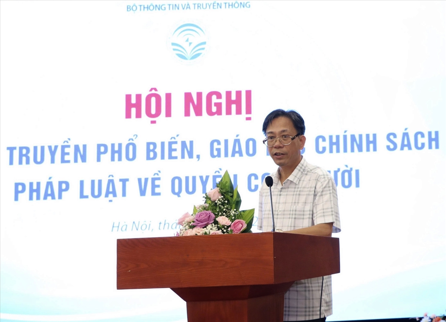 Ông Hồ Hồng Hả - Phó Vụ trưởng Vụ Pháp chế, Bộ TT&TT, phát biểu khai mạc