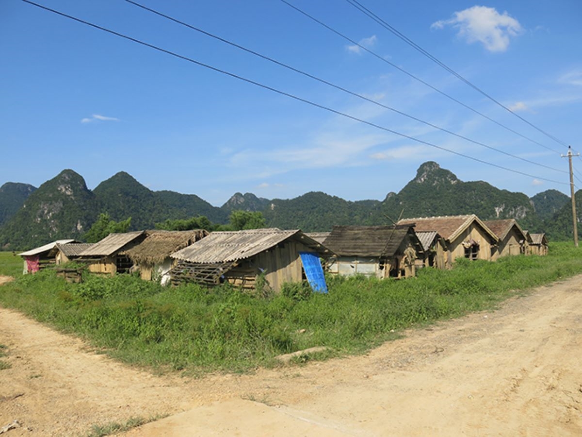 Đến nay, 7/7 thôn, bản ở xã vùng cao Tân Hóa (Minh Hóa, Quảng Bình) đã quy hoạch chuồn trại chăn nuôi tập trung ra khỏi khu dân cư