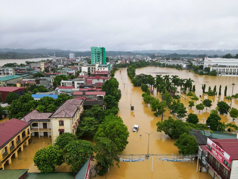 Thành phố Yên Bái mênh mông trong biển nước