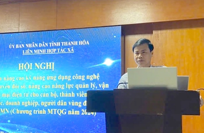 Chủ tịch Liên minh HTX tỉnh Thanh Hóa Nguyễn Đình Tuấn, phổ biến những nội dung cơ bản của Luật HTX tại lớp tập huấn