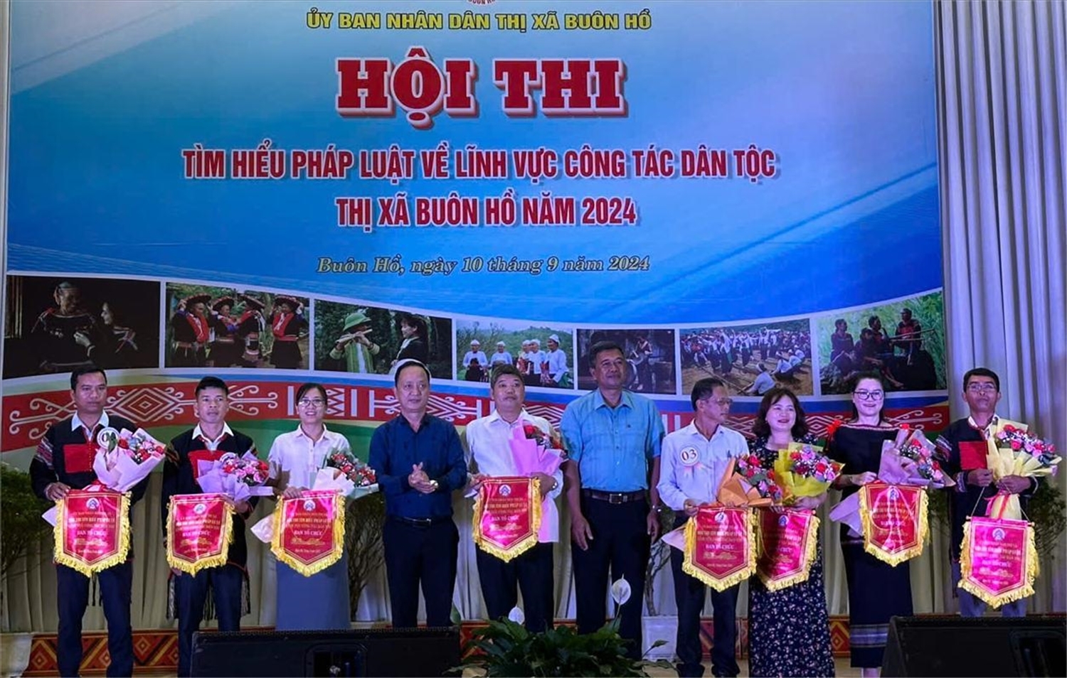 Phó trưởng Ban Dân tộc tỉnh Hà Huy Quang dự hội thi thị xã Buôn Hồ