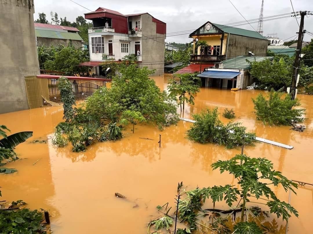 Thành phố Yên Bái nhiều điểm ngập sâu trong nước