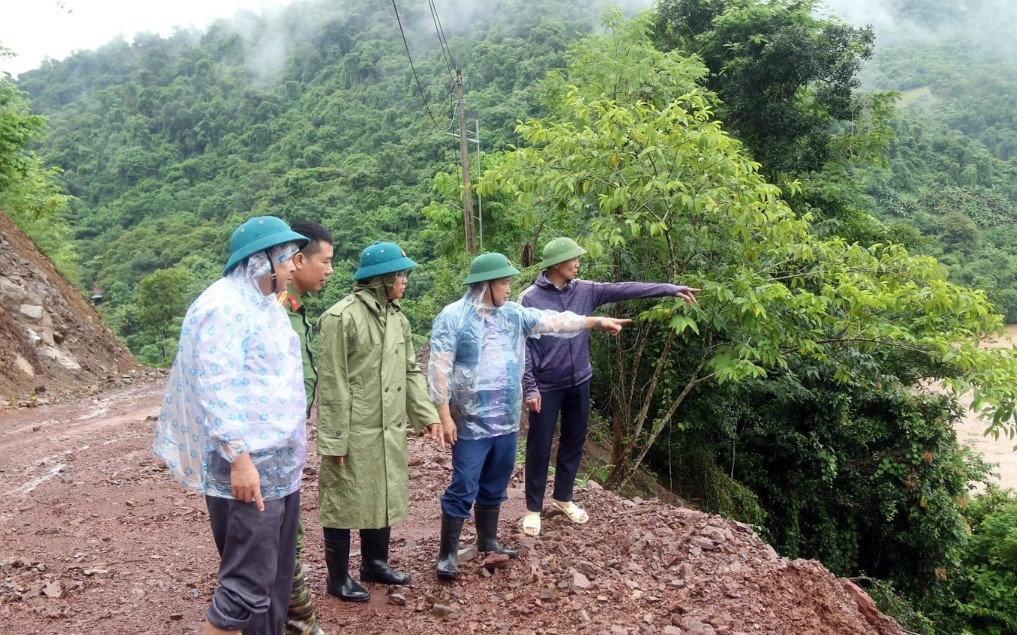 Việc đi vào bản Cha Nga (xã Mỹ Lý) gặp rất nhiều khó khăn bởi hàng chục điểm sạt lở nghiêm trọng. (Ảnh. Đào Thọ)