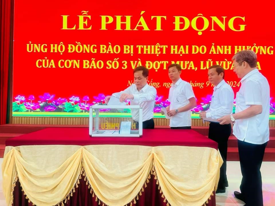 Ngay sau Lễ phát động, huyện Nông Cống đã nhận được số tiền ủng hộ hơn một trăm triệu đồng