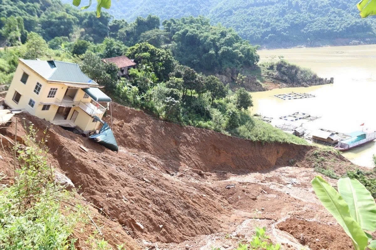 Cảnh báo lũ quét, sạt lở, sụt lún đất tại 16 tỉnh, thành phố thuộc khu vực Bắc Bộ