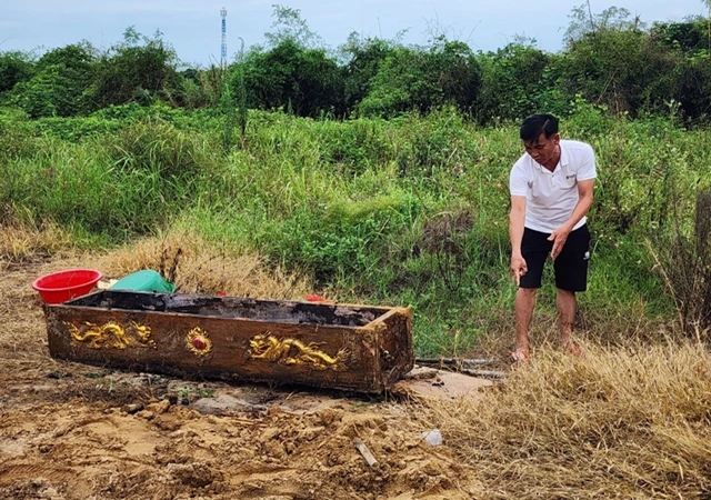 Hiện trường vụ đào mộ, trộm hài cốt.