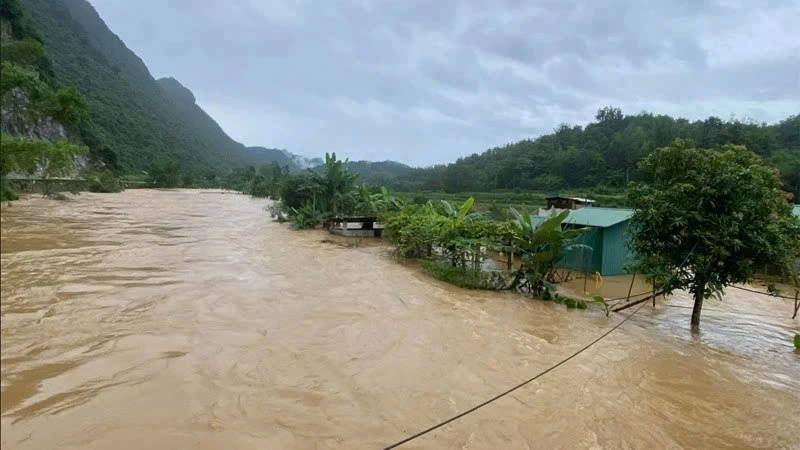 Cảnh báo, mưa lớn và mưa lớn cục bộ có khả năng gây ra tình trạng ngập úng tại các vùng trũng, thấp