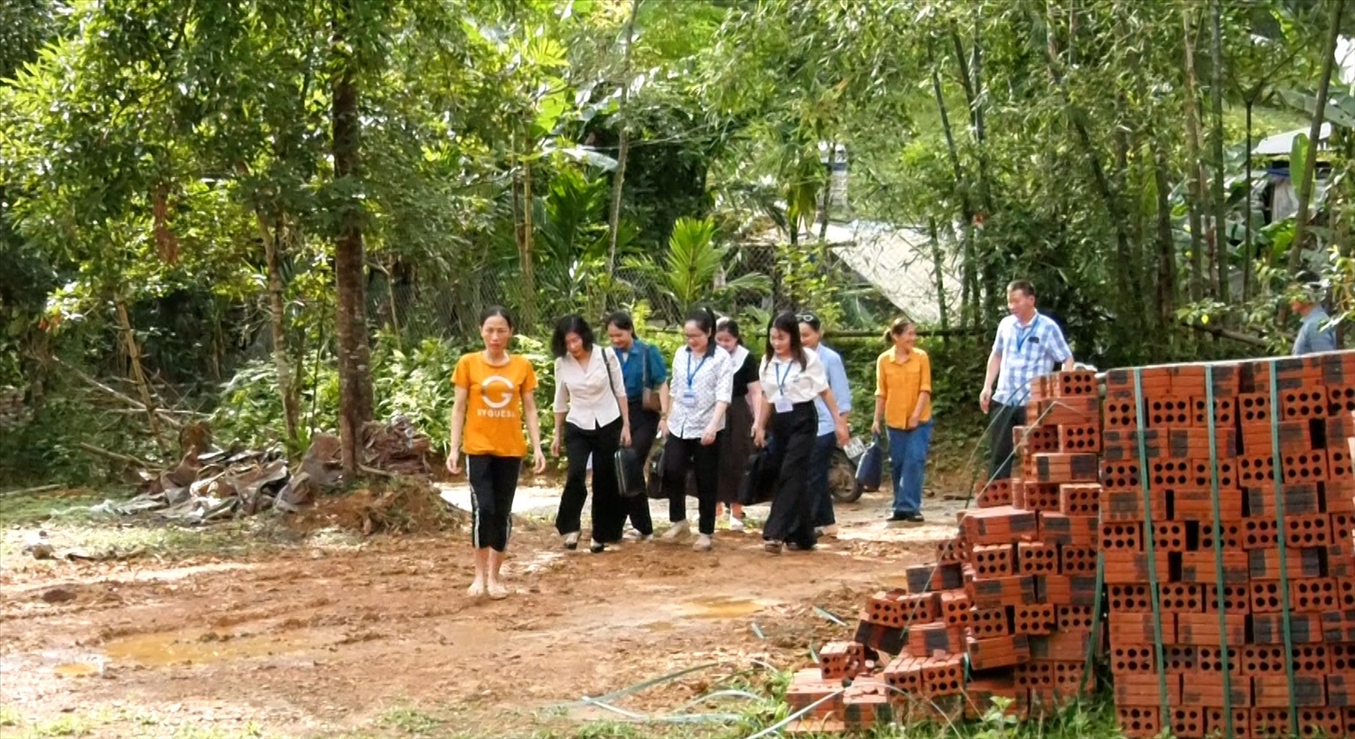 Đoàn công tác của Cục Thống kê tỉnh Thanh Hóa đi giám sát phương án điều tra về thực trạng kinh tế- xã hội của 53 DTTS năm 2024 tại các huyện miền núi 