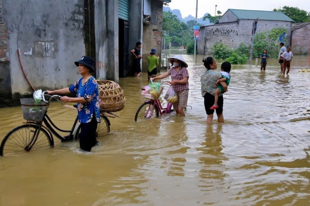 Cần chú ý vệ sinh môi trường sạch sẽ, bảo đảm sát khuẩn chân tay, cơ thể, sử dụng phương tiện bảo hộ như ủng, găng tay cao su khi tiếp xúc với các nguồn nước bẩn.