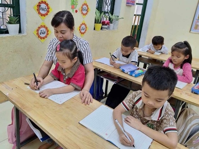 Cô giáo Cao Thị Xuân, giáo viên khu Phé, trường tiểu học Phú Xuân (Quan Hóa) cho biết: Với quan điểm tránh tình trạng học bù liên tục, nhồi nhét kiến thức, thầy cô dự kiến xây dựng khung thời gian học bù dàn trải để đảm bảo học sinh có đủ lượng kiến thức mà vẫn có thời gian nghỉ ngơi.