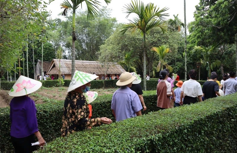 Mỗi năm, Khu Di tích lịch sử quốc gia đặc biệt Kim Liên đón hàng triệu lượt du khách về thăm viếng