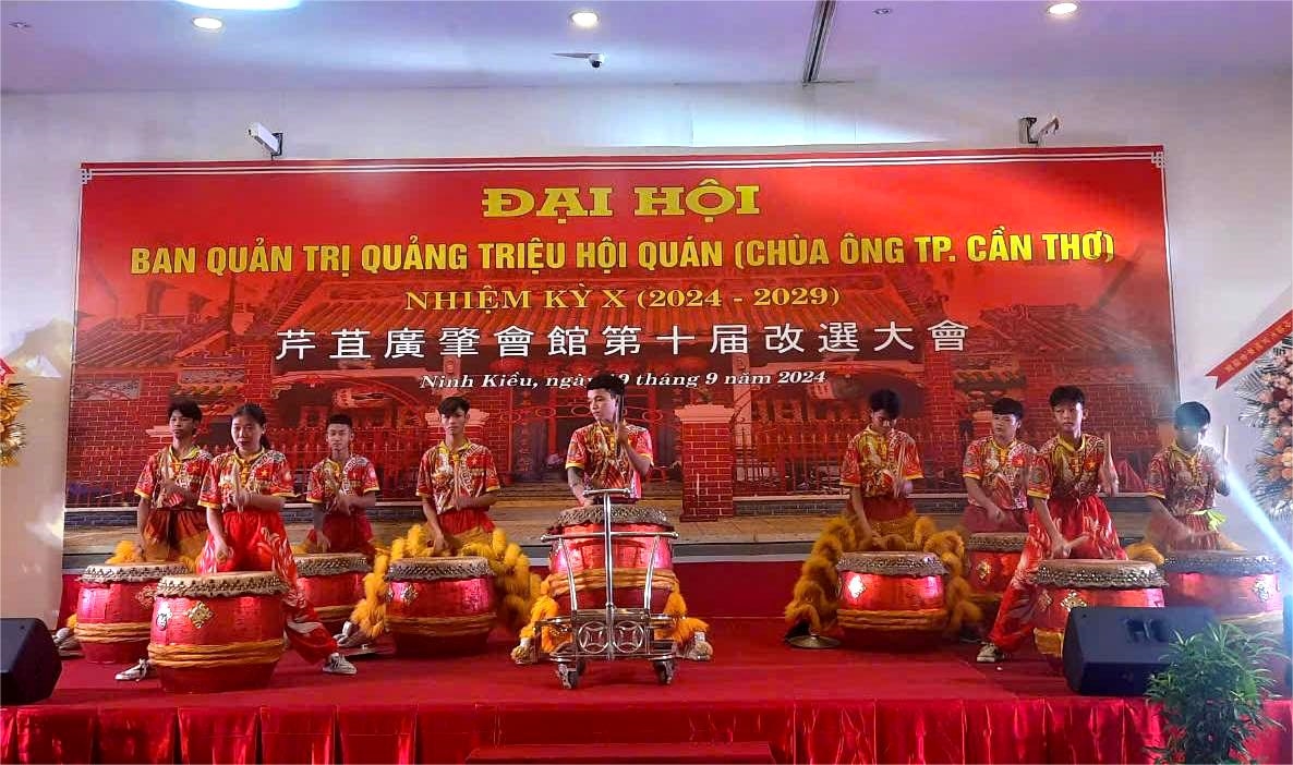 Văn nghệ chào mừng tại Đại hội