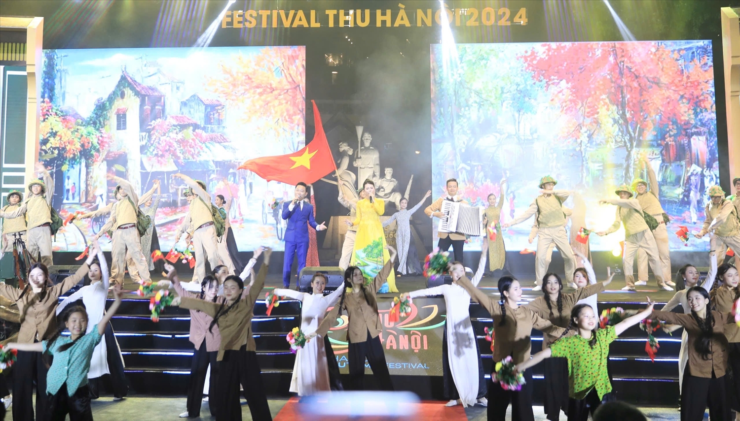 Tiết mục nghệ thuật tại lễ khai mạc Festival Thu Hà Nội