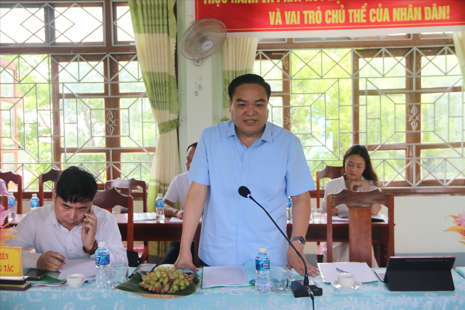 Ông Hoàng Văn Tuyên – Vụ trưởng Vụ Chính sách dân tộc (UBDT) lưu ý địa phương cần tăng cường thực hiện các chính sách giảm nghèo, xóa nhà tạm cho người dân.