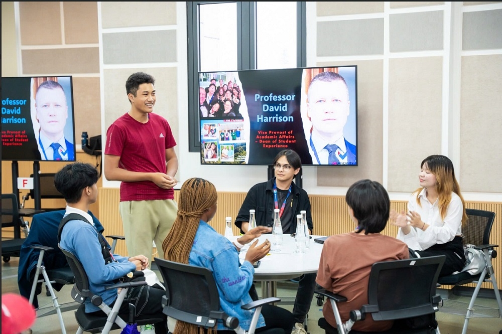 Đoàn sinh viên New York University tới trao đổi tại VinUni