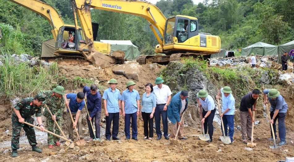 Huyện Nguyên Bình khởi công khu tái định cư xóm Lũng Lỳ, xã Ca Thành cho 6 hộ dân bị mất nhà ở hoàn toàn do sạt lở đất, ảnh hưởng của cơn bão số 3. 