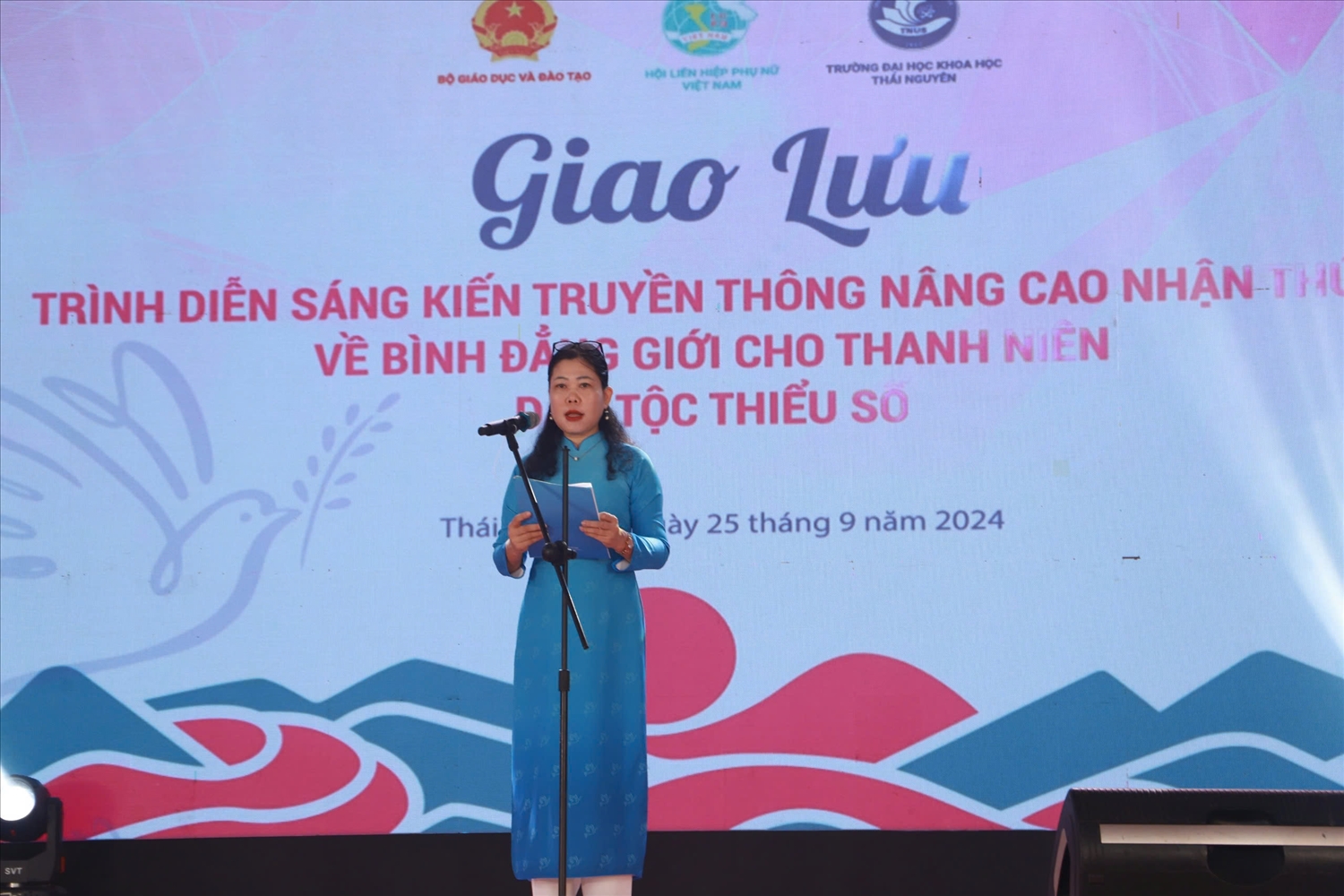 Bà Lò Thị Thủy, Trưởng Ban Dân tộc Tôn giáo, Hội Liên hiệp Phụ nữ Việt Nam phát biểu tại chương trình