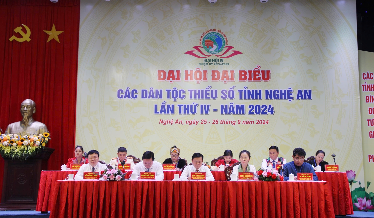 Đoàn Chủ tịch Đại hội