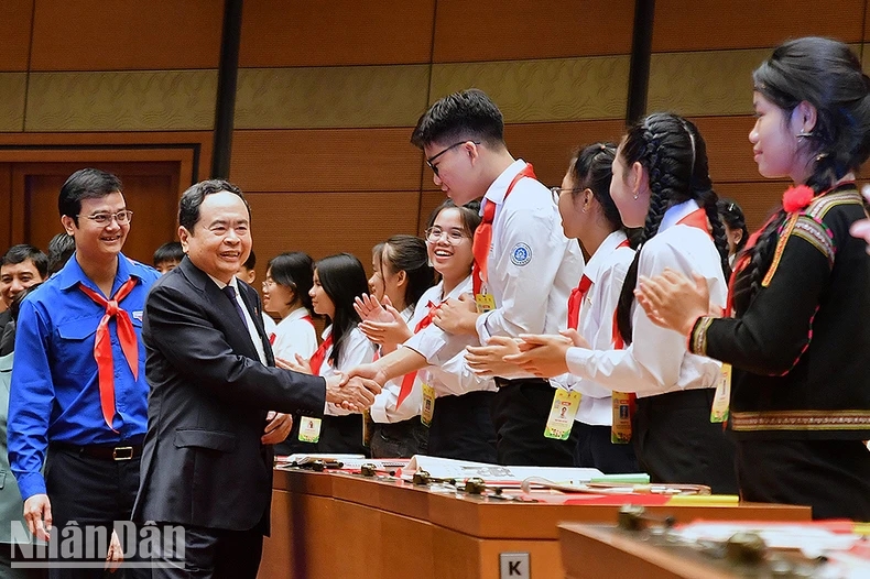 Đồng chí Trần Thanh Mẫn và các đại biểu tại hội trường.