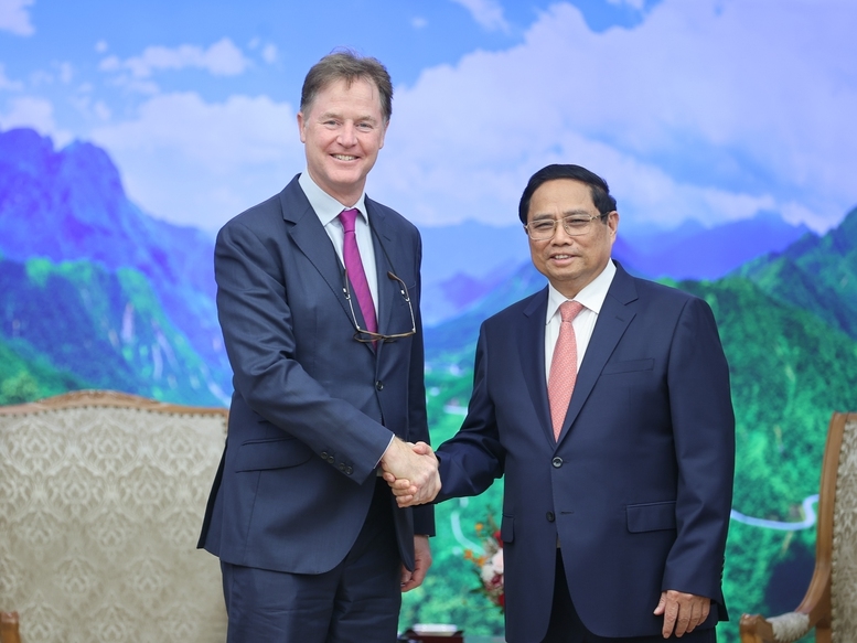 Thủ tướng Phạm Minh Chính và Chủ tịch phụ trách đối ngoại toàn cầu Tập đoàn Meta Nick Clegg - Ảnh: VGP/Nhật Bắc